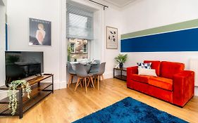 Cosy Retreat - Charming 2-Bed Apartment