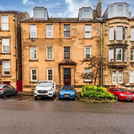 Cosy Retreat - Charming 2-Bed Apartment Greenock Exterior photo